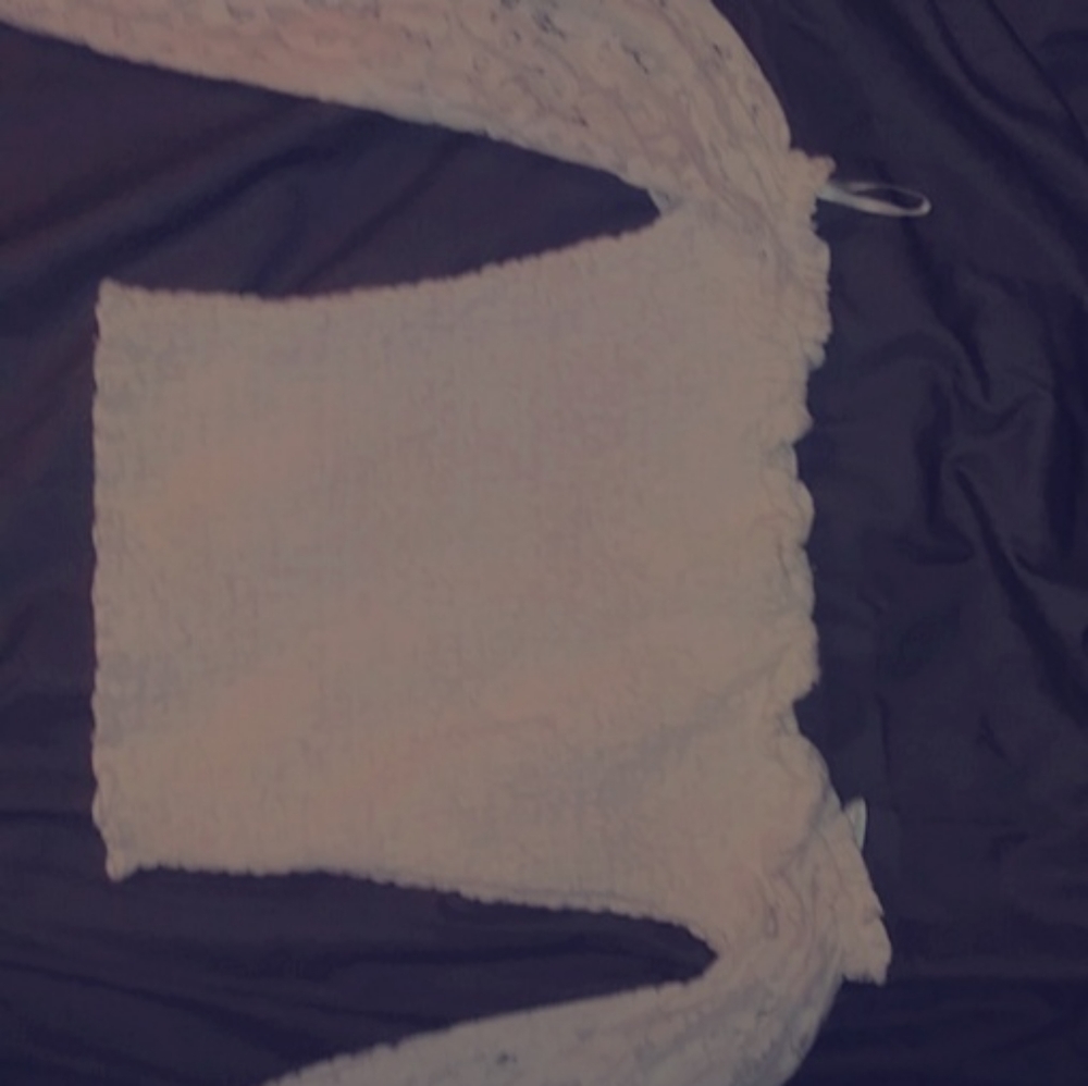 Hollister off the shoulder crop top - lace sleeves